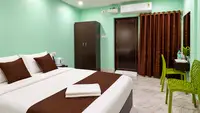 Deluxe Room with king-size bed, AC and kettle at KEVINS Bed & Breakfast